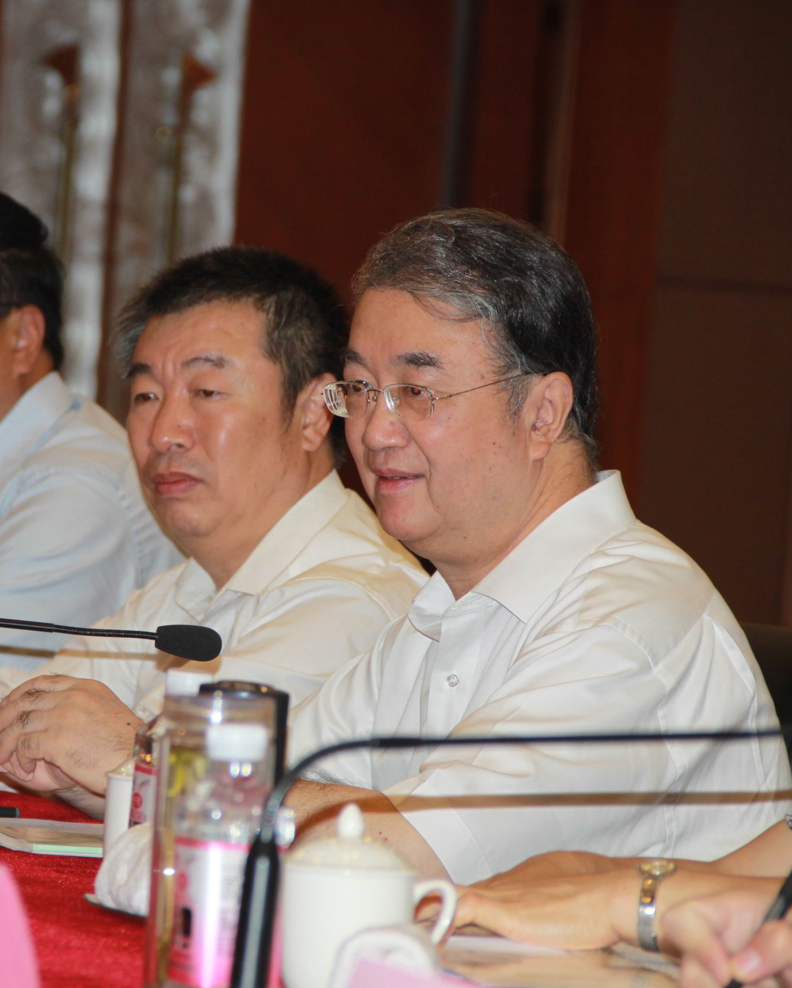 7、2011年7月5日，全国人大常委会副委员长、农工党中央主席桑国卫莅晋出席中国医药工业科研开发促进会九届二次会议，周然主委陪同。.jpg