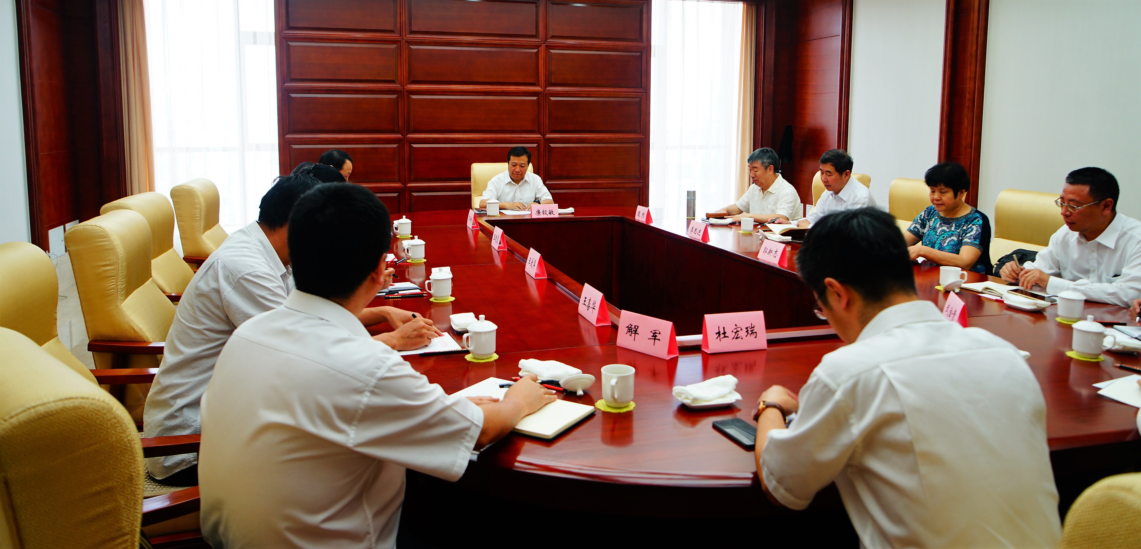 2017年6月30日，中共山西省委常委、统战部长廉毅敏与农工党山西省委会新老班子成员座谈。.jpg