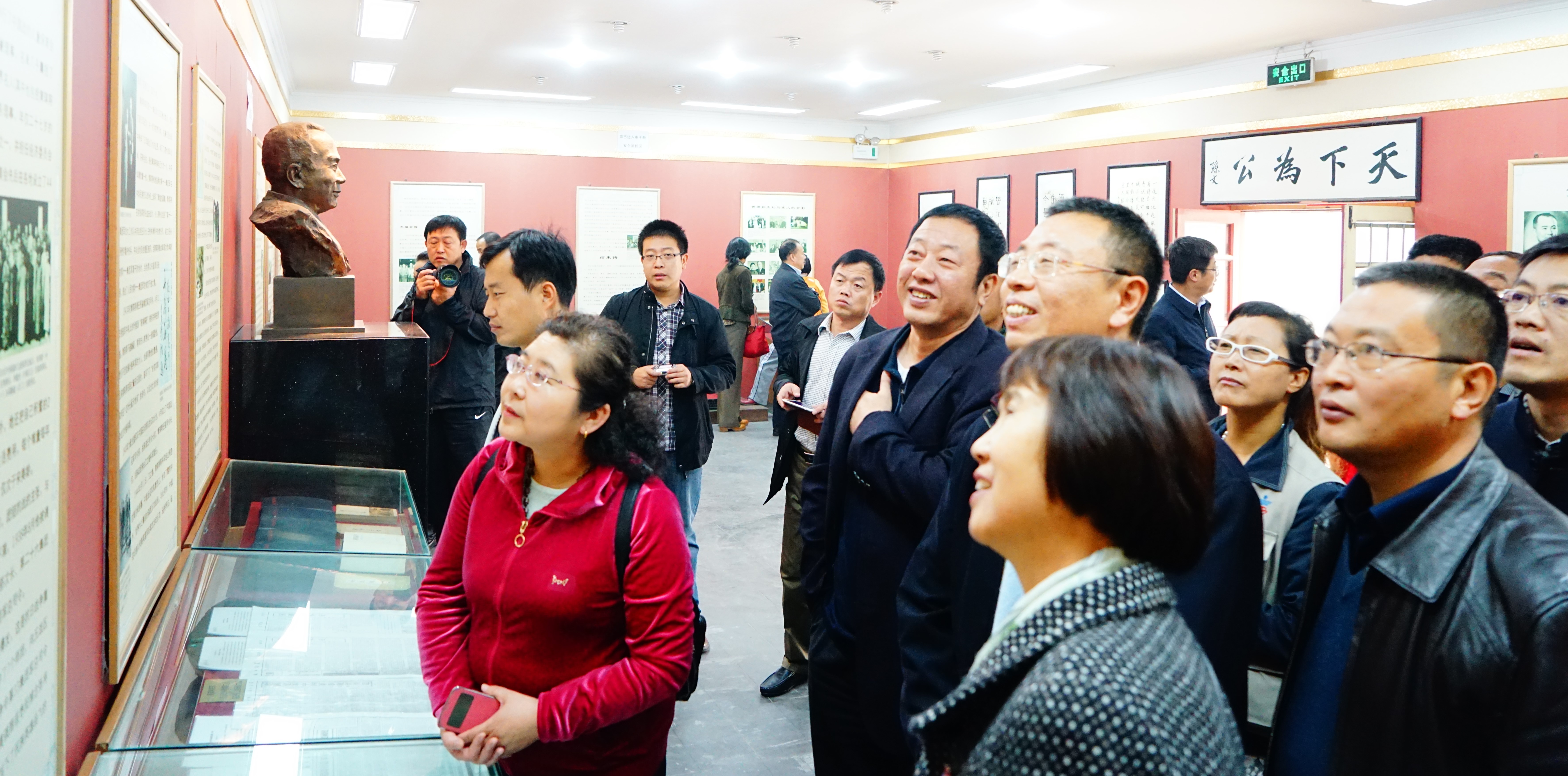 2014年10月，省委会组织全省部分党员到河北保定军校参观黄琪翔将军纪念室和保定军校毕业的农工党领导人陈列室。.jpg
