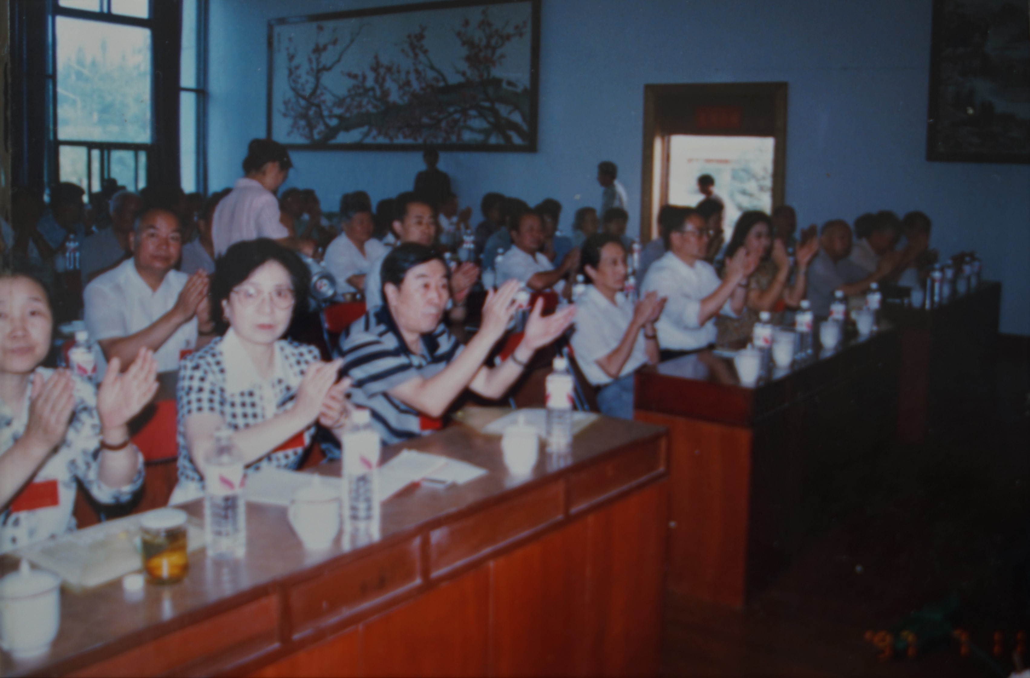 1997年7月11日，专职副主委许晓琳在八届山西省政协常委会上。.JPG