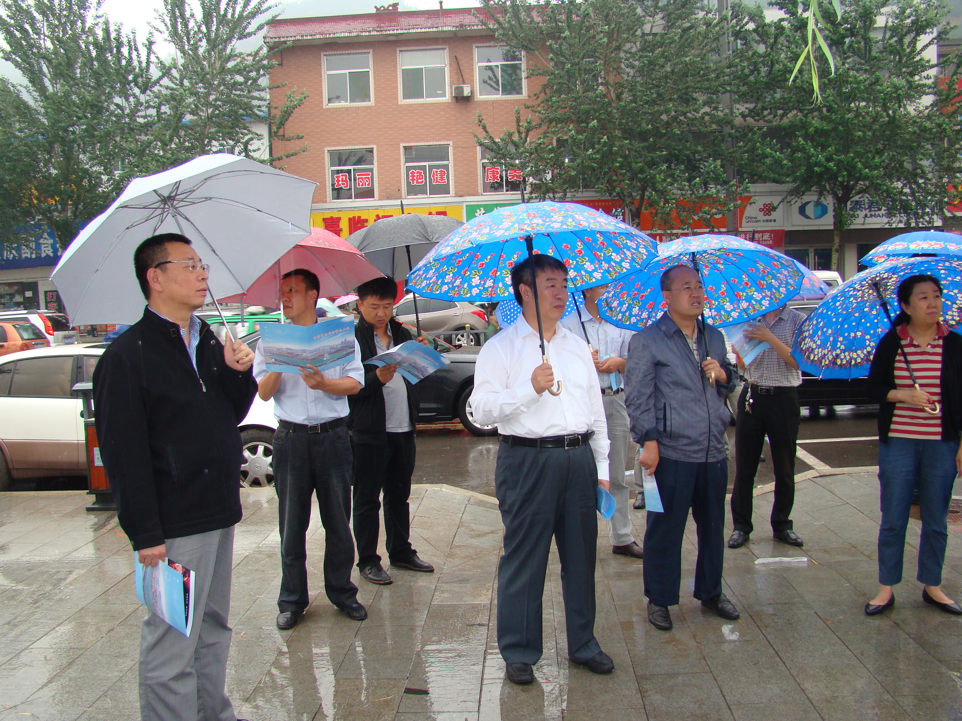 2013年6月21日，省人大常委会副主任、省委会主委周然带队赴吕梁调研。.JPG