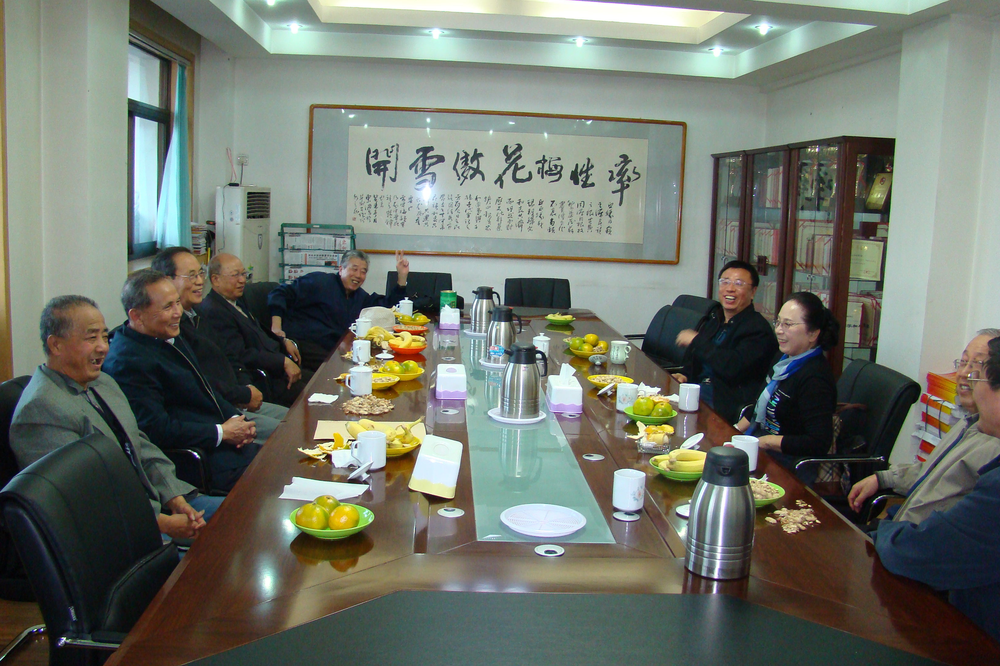 2010年10月11日，省委会召开老同志座谈会。.jpg